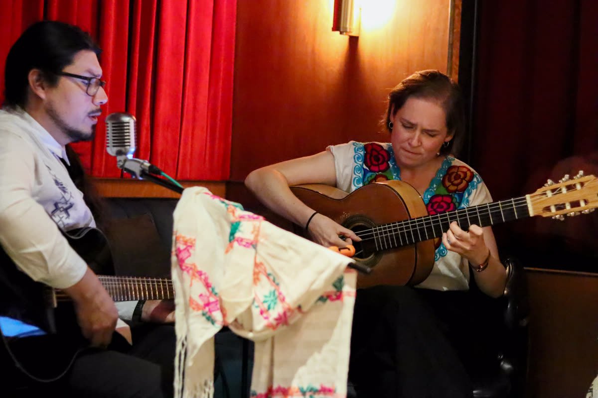Boleritos duo performing on guitar