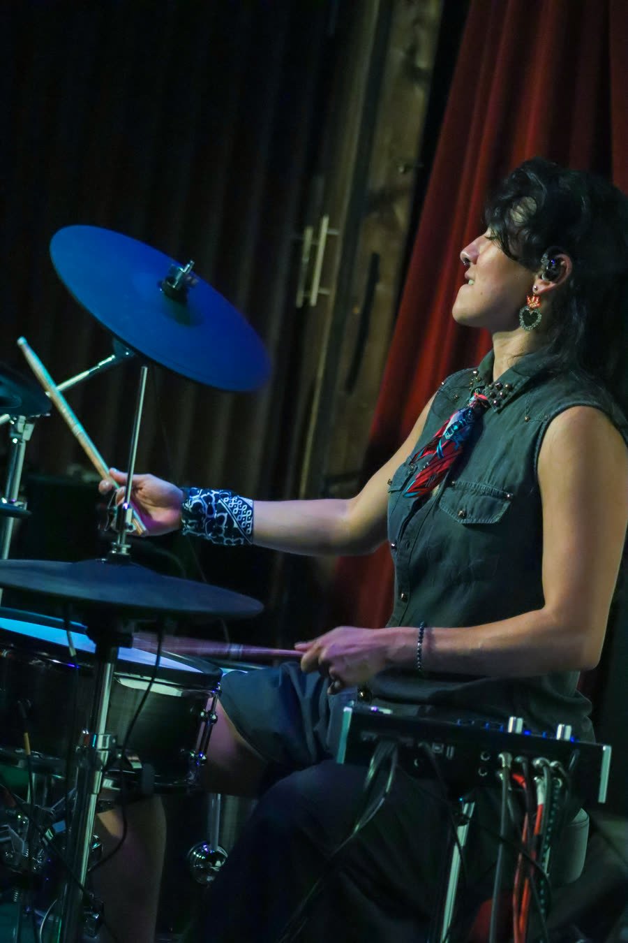 Démois drummer performing the closing rock set